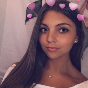 Meet your Posher, Alyssa